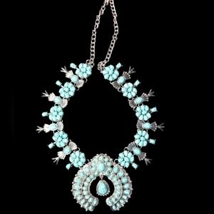 Bohemian Exaggerate Howlite Stone Squash Blossom Pendant Necklace